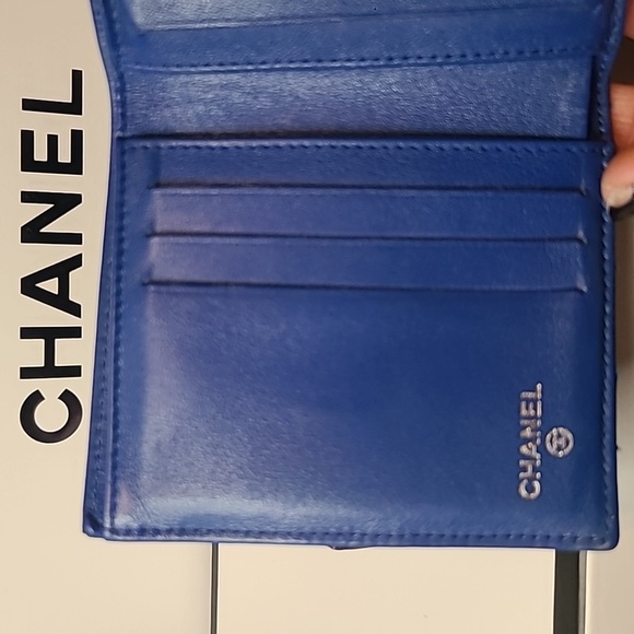 CHANEL RARE VINTAGE 2012 HERE MARK CC MATELASSE PATENT LEATHER W/ COIN PURSE - Picture 16 of 17